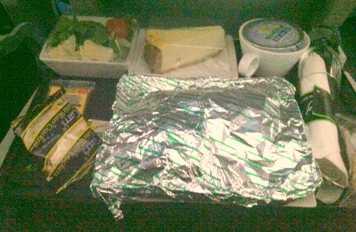 My pre-paid 3-course meal on Aer Lingus. Complete with roll, Tillamook cheese slice, salad (with a tiny bottle of olive oil), cheesecake, a cup of spring water, and chicken stuffed with tomatos