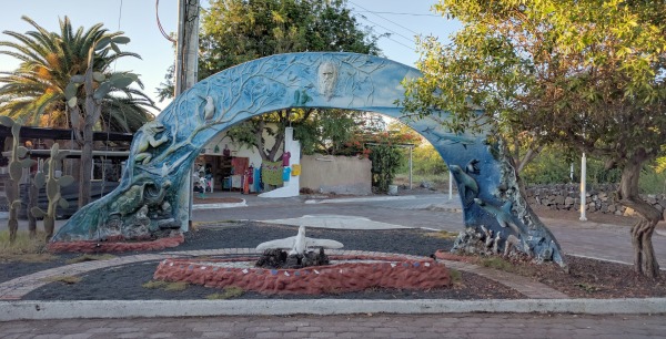 Street art in Puerto Ayora