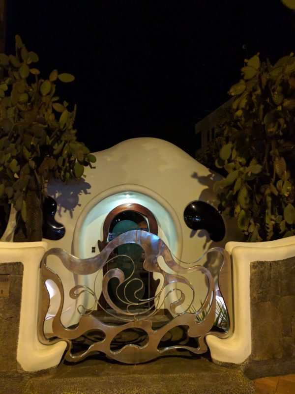 Octopus-like jewelry store on Puerto Ayora's main tourist street