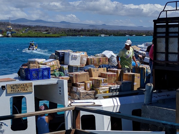 Loading Ferry 2, Canal Itabaca, Baltra, Galapagos - taken 6.12.16 by FF