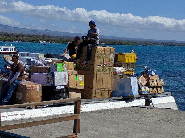 Loading Ferry 3, Canal Itabaca, Baltra, Galapagos - taken 6.12.16 by FF