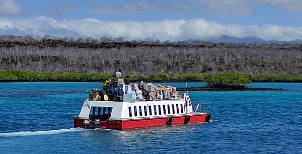 Loading Ferry 4, Canal Itabaca, Baltra, Galapagos - taken 6.12.16 by FF