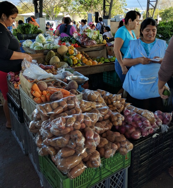 Vegetable Stand, Farmer's Market, Puerto Ayora, Galapagos - taken 6.4.16 by FF