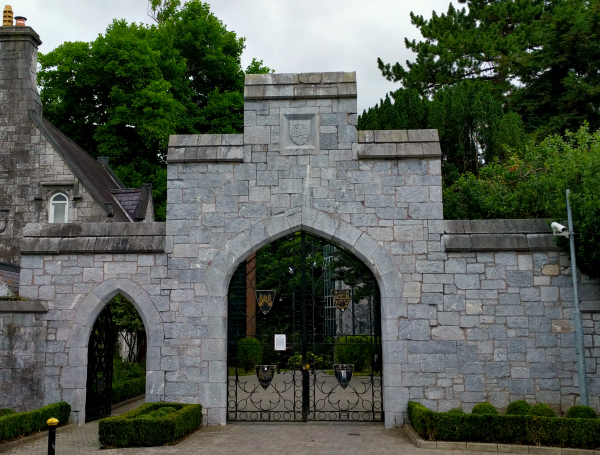 entry-gate-university-college-cork-ireland-taken-8-13-16-by-ff