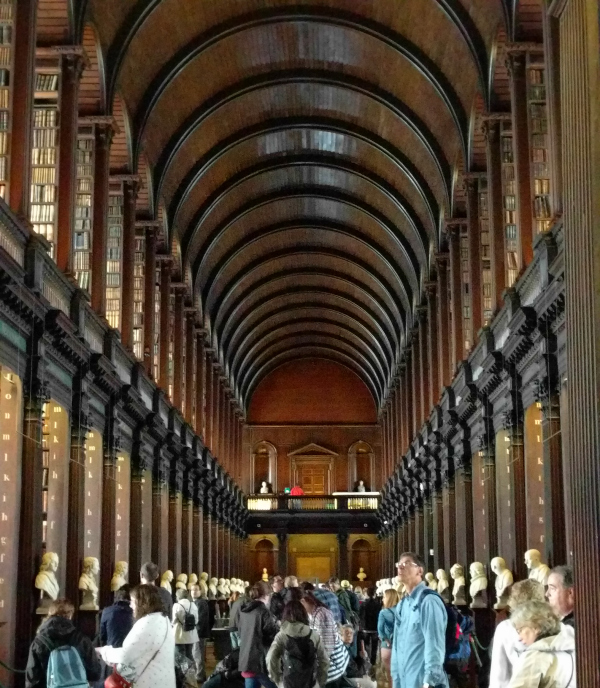 old-libary-1-trinity-colleg-dublin-ireland-taken-by-ff