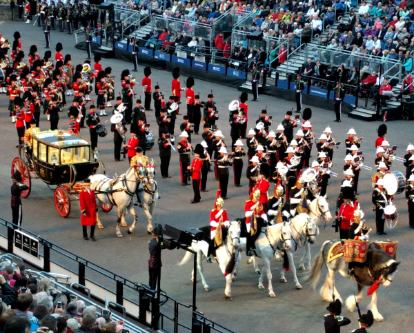 royal-salute-massed-military-bands-pipes-drums-royal-edinburgh-military-tattoo-scotland-taken-8-6-16-by-ff