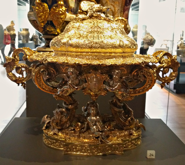 serving-dish-national-museum-of-scotland-edinburgh-taken-8-6-16-by-ff