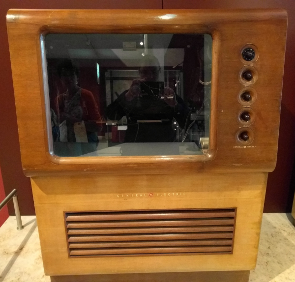 worlds-oldest-color-tv-national-museum-of-scotland-edinburgh-taken-8-6-16-by-ff